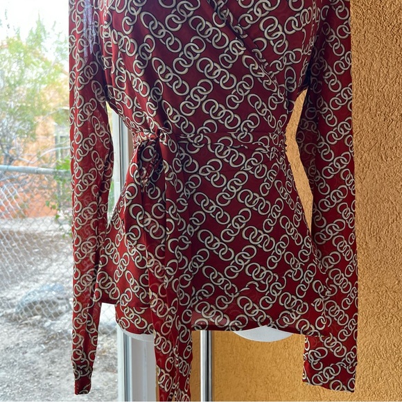 Cabi Ringleader Red Signet Chain Print Wrap Mesh Top - Picture 5 of 8